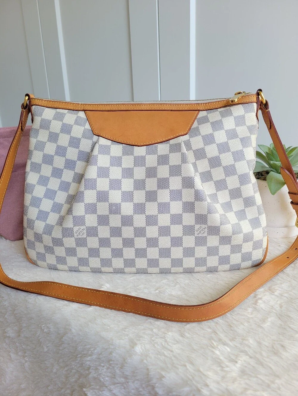 Louis Vuitton vuitton shoulder inside